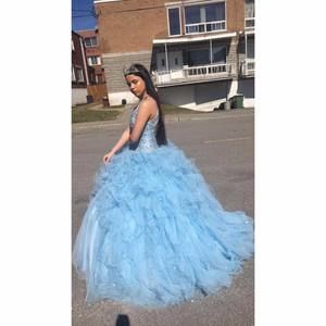 Meet your Posher, Elizabeth